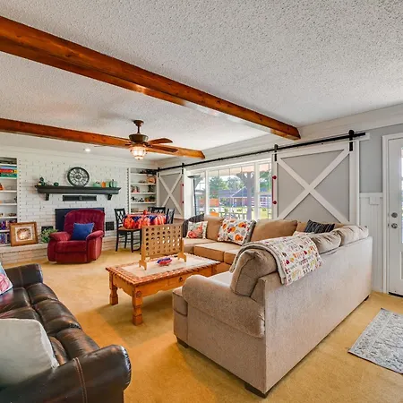 Walk To Lake Texoma Family-Friendly Retreat!